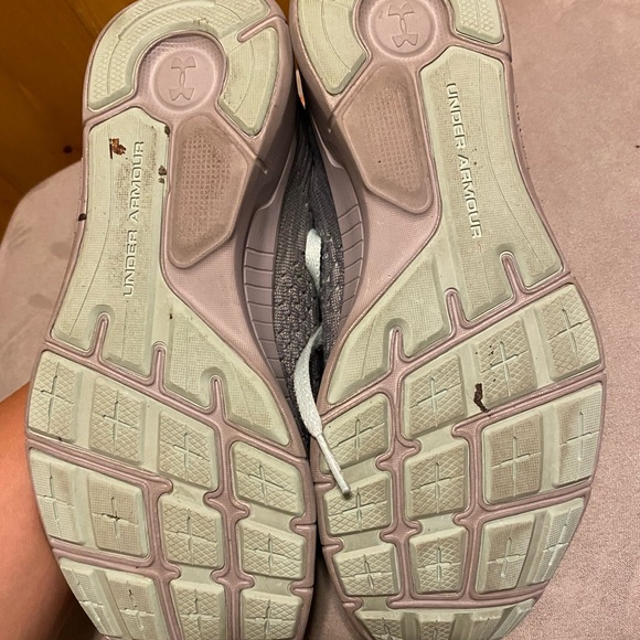 Gray Under Amour tennis shoes - Picture 3 of 3